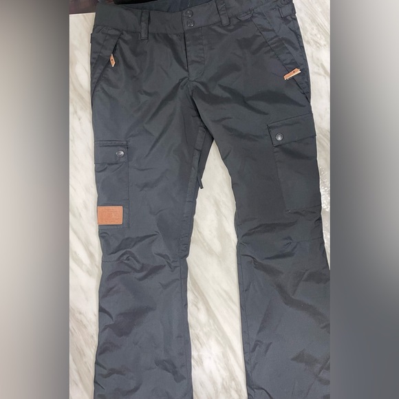 Black large women’s DC snowboarding pants - Picture 11 of 13